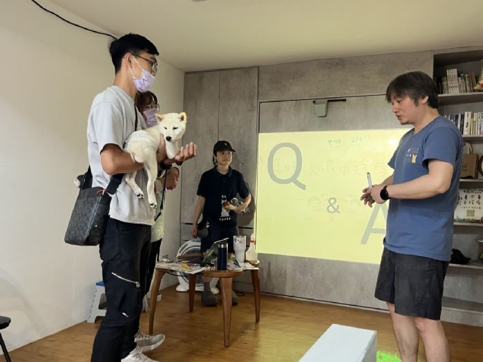 攜手打造和諧人犬生活，台灣攜旺浪犬教育協會與動保處共同開辦犬隻行為訓練課程