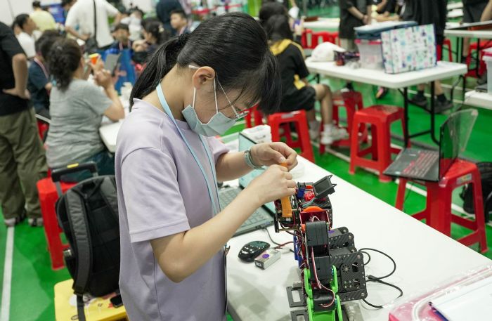 從格鬥到AI任務挑戰,北市激盪學生人形機器人創新熱情