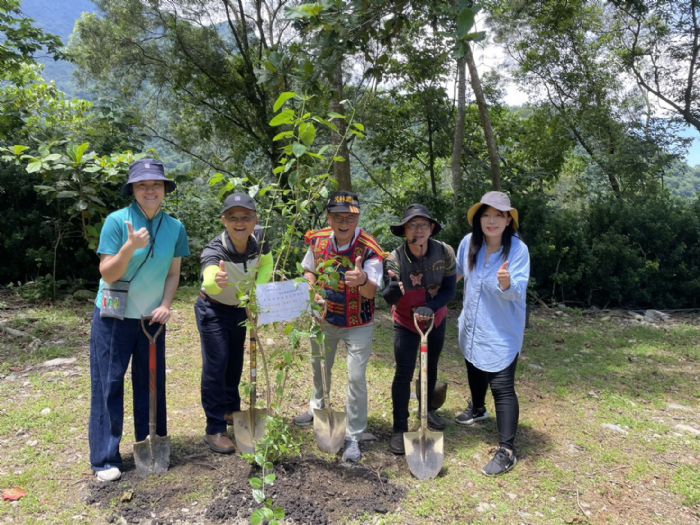 共植蜜源 樂護生態,中鋼通運攜手茂林國中與風管處,共譜紫斑蝶保育新篇章