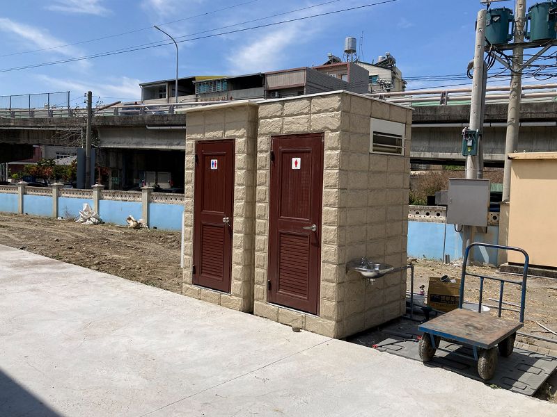 磚藝流動廁所比塑膠厠所好在哪?材質、穩固性與使用體驗差異解析